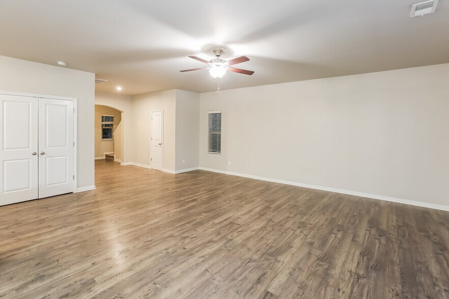 Building Photo - 10042 Brawley Ln