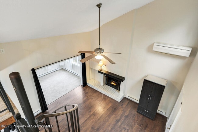 Building Photo - 300 Lake Rd