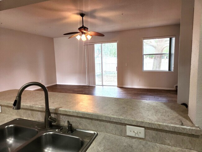 Building Photo - Adorable 3 Bedroom 2.5 Bath home