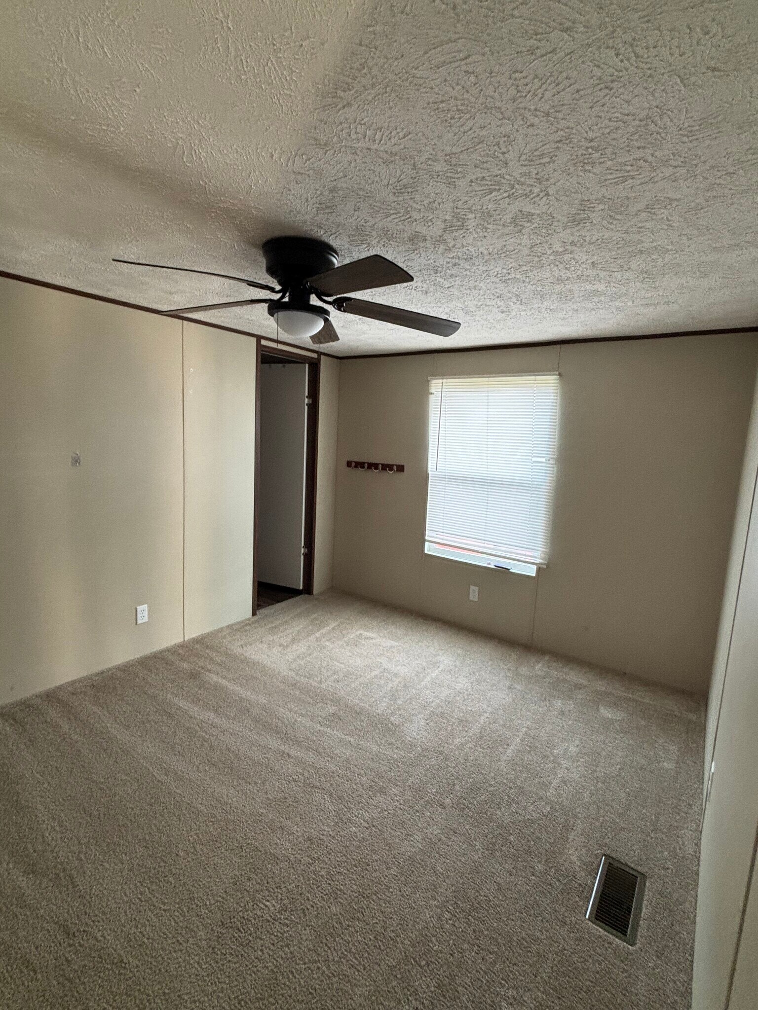 Building Photo - 265 College St