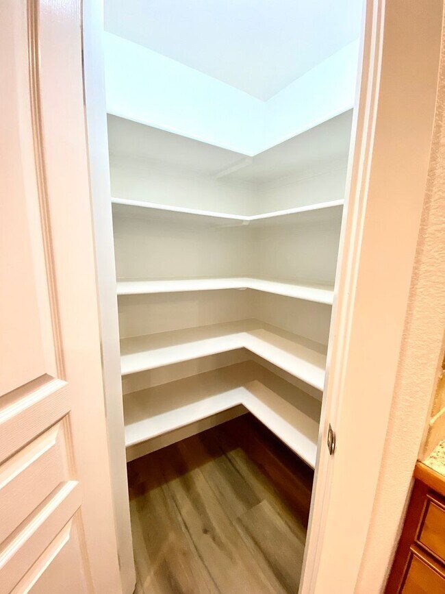 Building Photo - 4 bedroom PLUS office or 5th bedroom in NW Meridian Avail Mid August