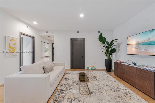 Building Photo - 398 NE 5th St