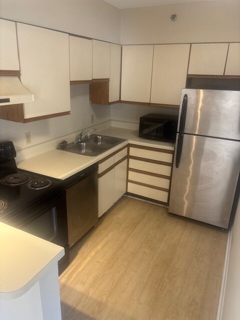 Kitchen - 900 19th Ave S
