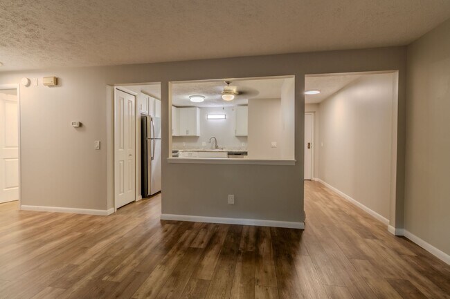 Building Photo - Spacious Dream Apartment — Right Where You...