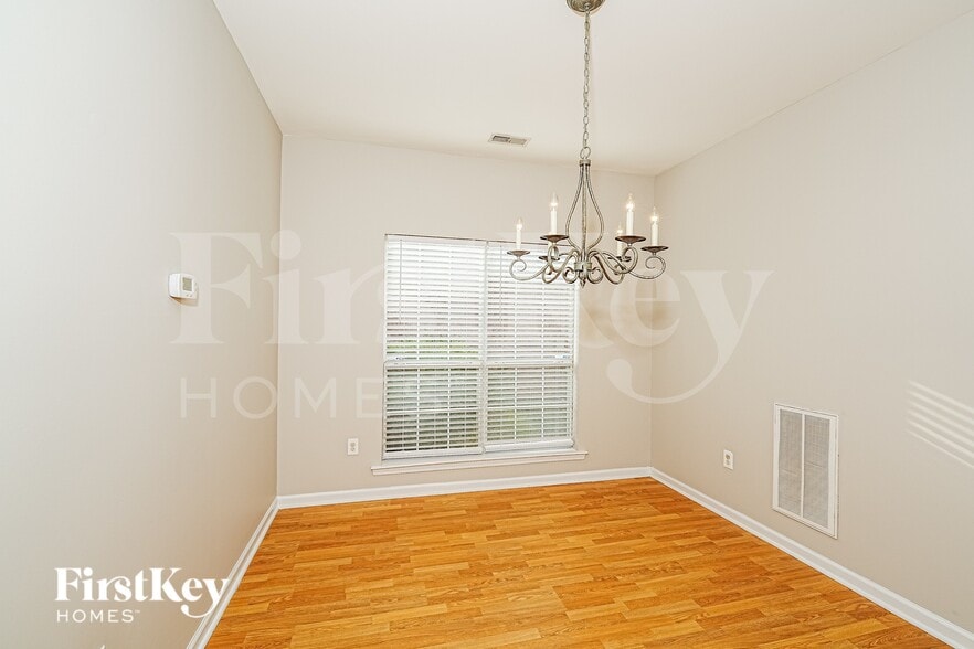 Building Photo - 1005 Daventry Way