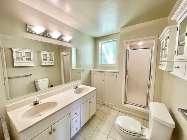 Building Photo - Bright and Airy 2 Bedroom Penthouse in the...