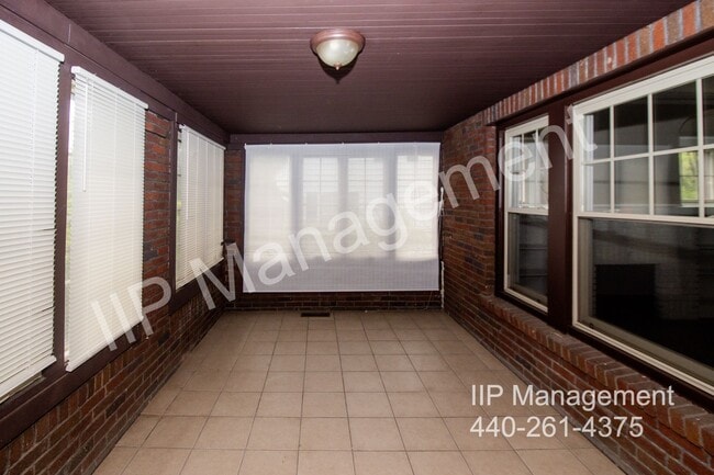 Building Photo - 18506 Chagrin Blvd