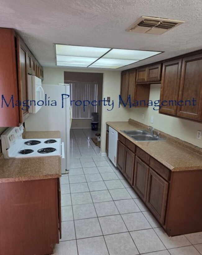 Building Photo - 4231 S Lake Orlando Pkwy