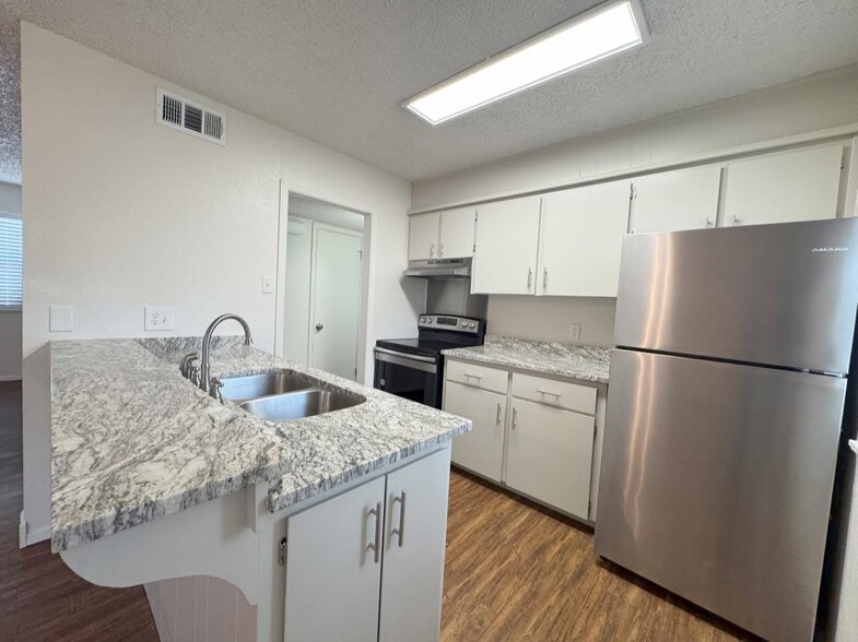 2 Bedroom-Kitchen - Linda Lane Apartments