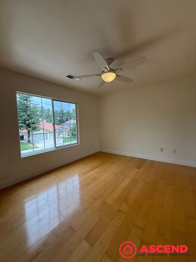 Building Photo - Spacious 4 Bed / 3 Bath Home in Haggin Oaks!