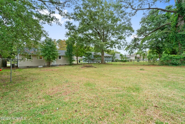 Building Photo - 529 Henderson Dr
