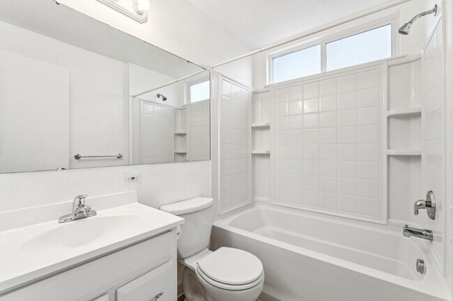 Building Photo - 1508 W Elm Pl