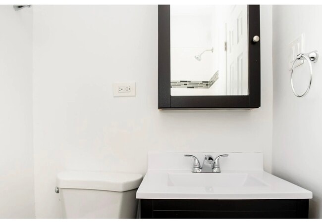 Building Photo - 1056 W Lill Ave