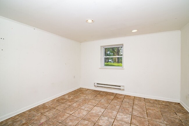 Building Photo - 2 bedroom 1 bath basement apartment with washer and dryer in Forest Hills, Cullowhee NC available...
