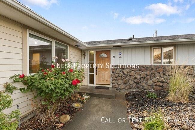 Building Photo - 603 N Crestview Dr