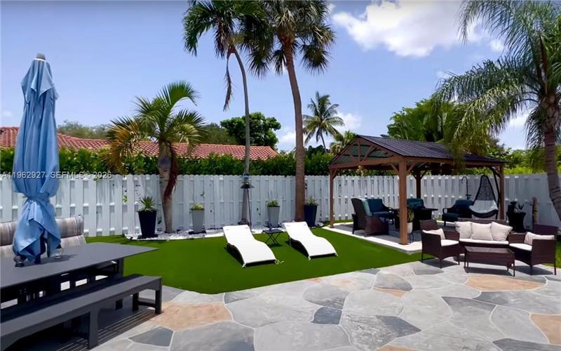 Building Photo - 8275 Shadow Wood Blvd