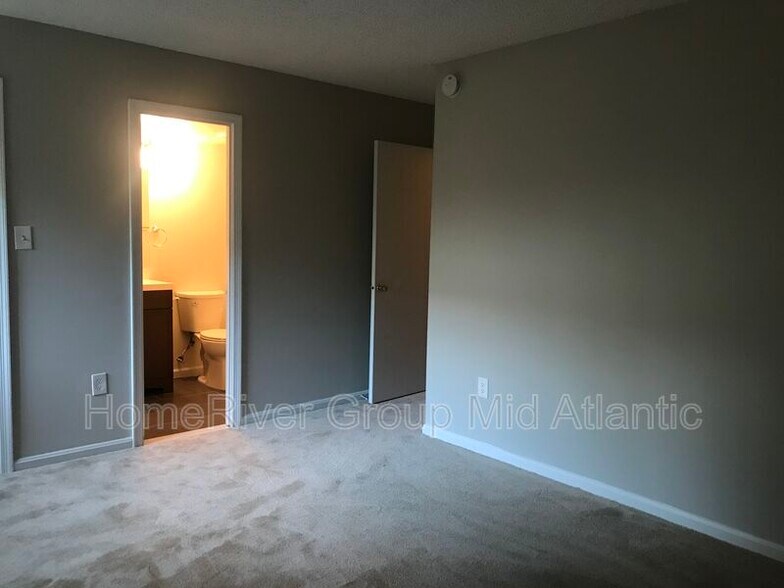 Building Photo - 10212 Bushman Dr