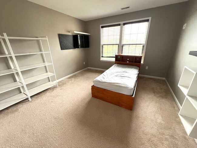 Building Photo - 3006 Farm View Dr