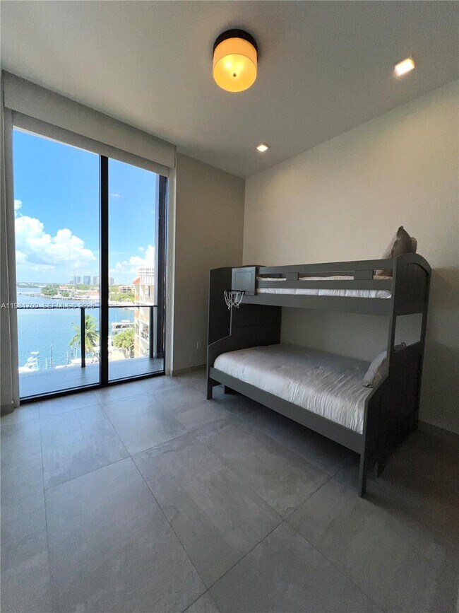 Building Photo - 3581 E Glencoe St