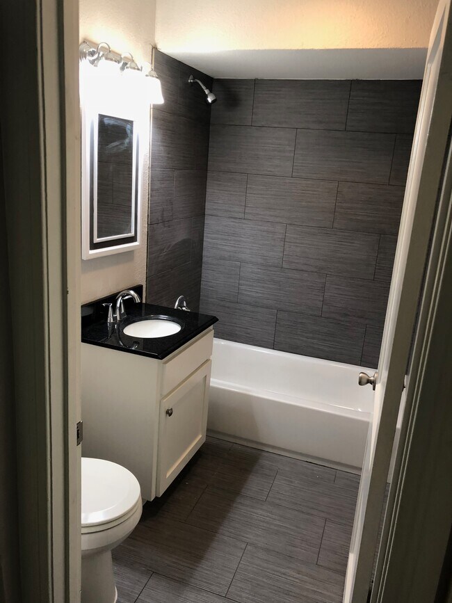 Building Photo - 6017 Sheridan Ave