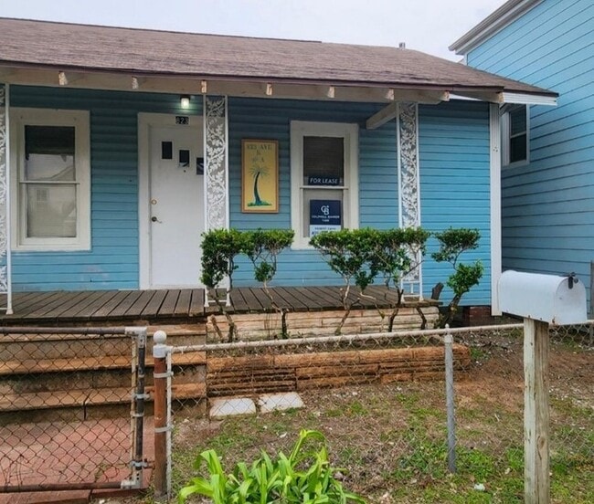 Building Photo - 823 Avenue K