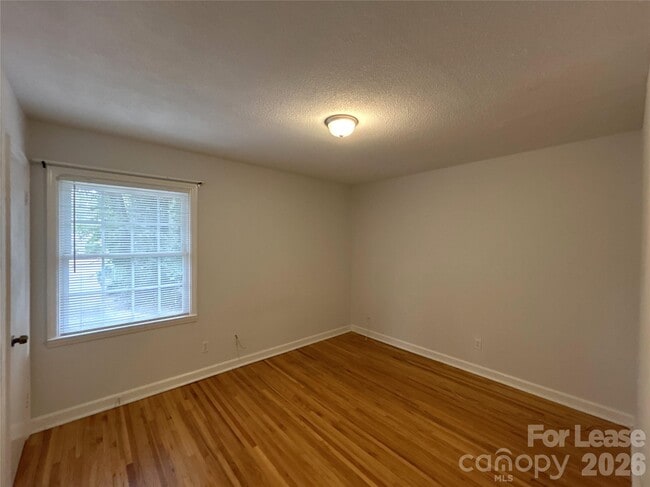 Building Photo - 926 Hollywood St