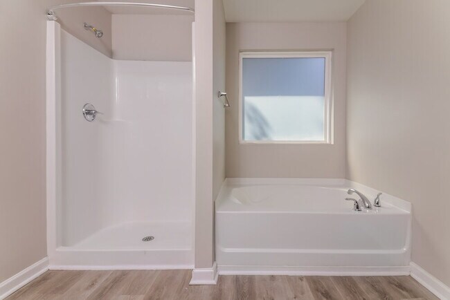 Building Photo - 127 Blakeford Dr