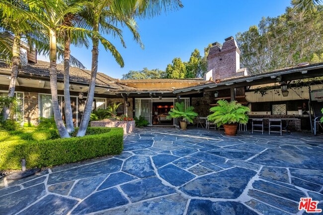 Building Photo - 829 Whittier Dr
