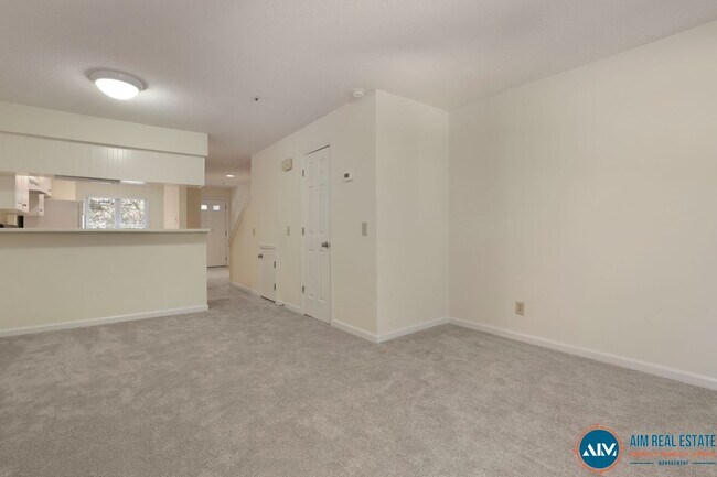 Building Photo - Updated Wyndemere Condo at Yacht Cove – Fr...