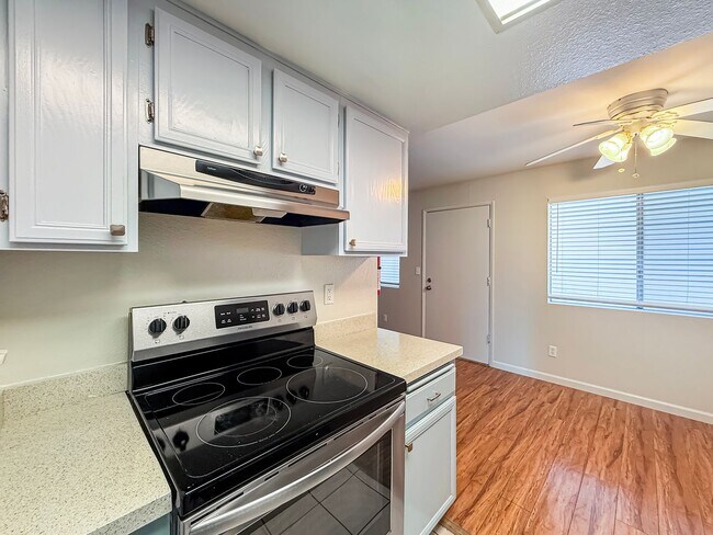 Building Photo - Charming 1BR/1BA with Private Patio in Cit...