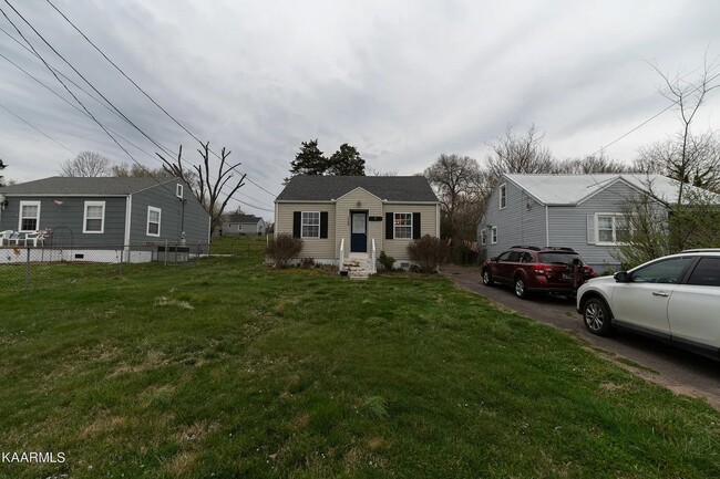 Building Photo - Updated North Knoxville Gem | Massive Fenced Yard & Prime Location!
