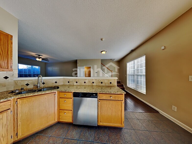 Building Photo - 136 N Honey Springs Ave