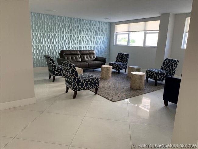 Building Photo - 1237 Hillsboro Mile
