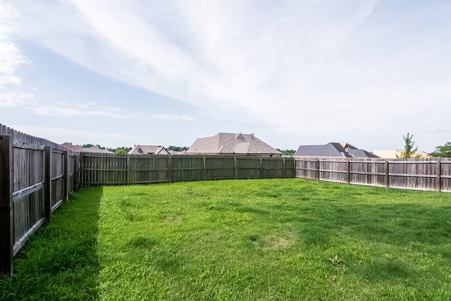 Building Photo - 40 Willow Springs Ln