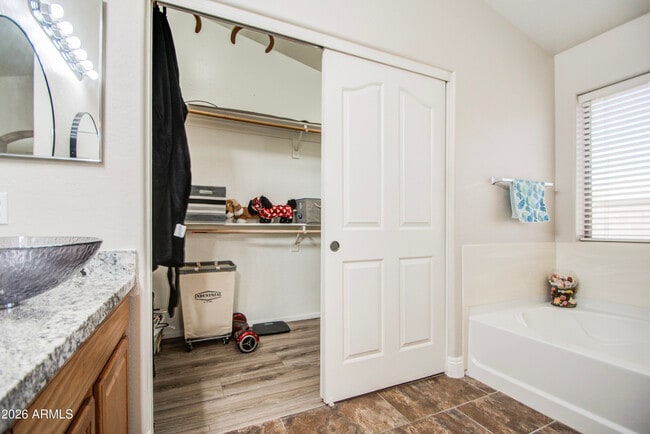 Building Photo - 43205 Roth Rd