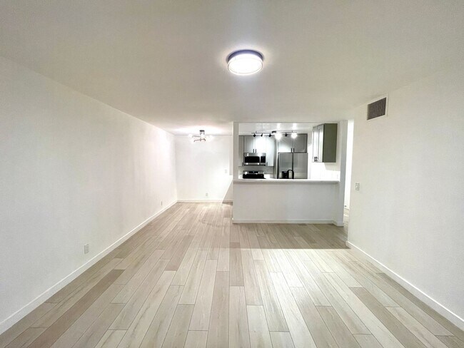 Building Photo - Modern 1-Bedroom Apartment in Gated Van Nuys Community – Fully Remodeled!