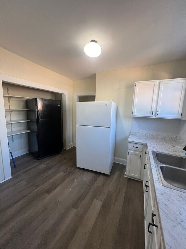 Building Photo - 425 Gibson Ave