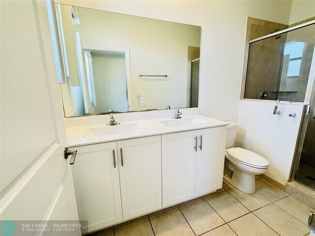 Building Photo - 408 NE 208th Terrace