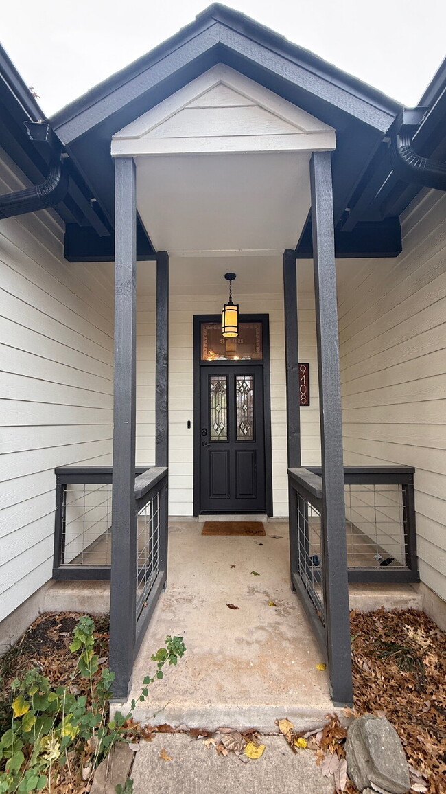 Building Photo - Beautifully Updated 3BR Home in Prime South Austin Location!