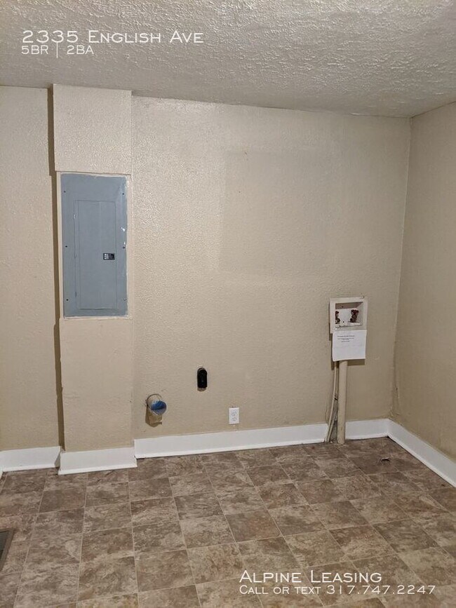 Building Photo - Short Commute to Downtown & Fountain Square!