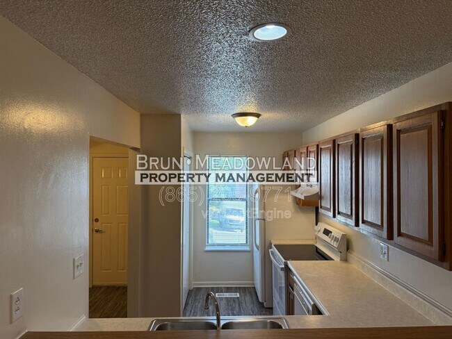 Building Photo - 10417 Victoria Dr