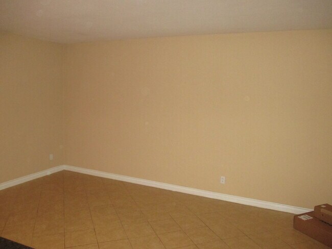 Building Photo - TEMECULA ST- BEAUTIFUL CONDO W/ VIEWS, IN-UNIT W/D, TILE FLOORING