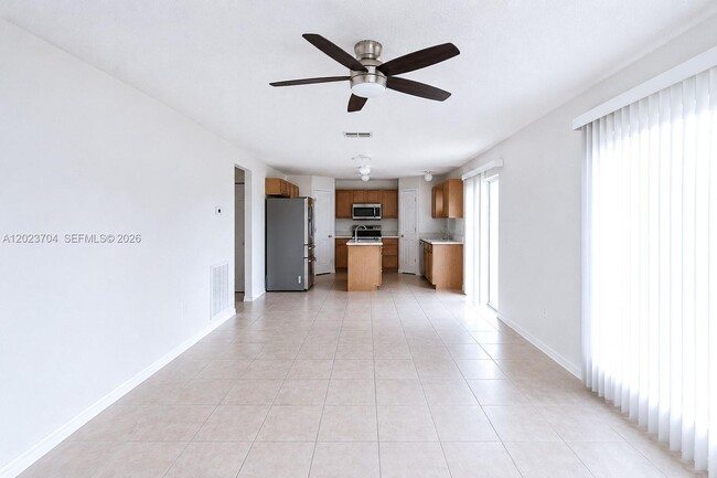 Building Photo - 6136 NW Gaylord Terrace