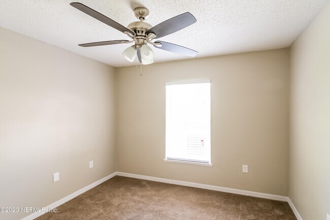 Building Photo - 3214 Garden Acres Ct E