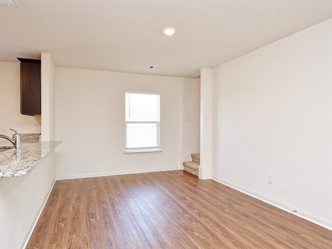 Building Photo - 341 Cres Park Dr
