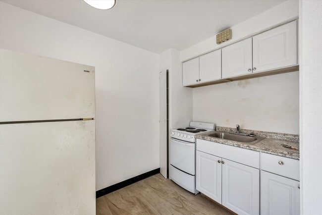 Building Photo - 6033 Foothill Blvd