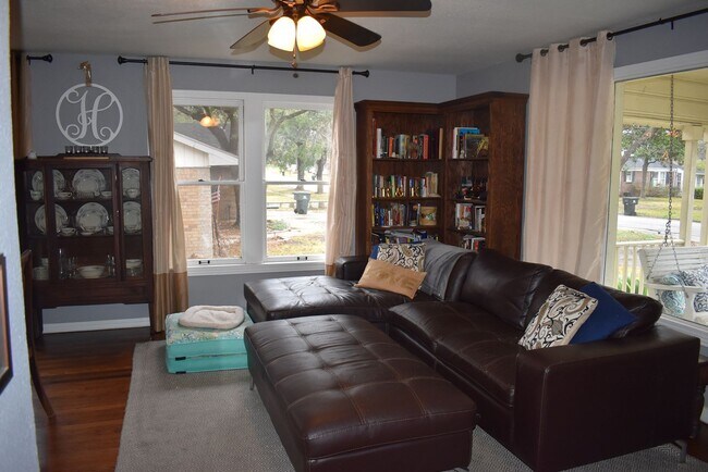 Building Photo - FULLY Renovated home in Historic Temple Neighborhood!