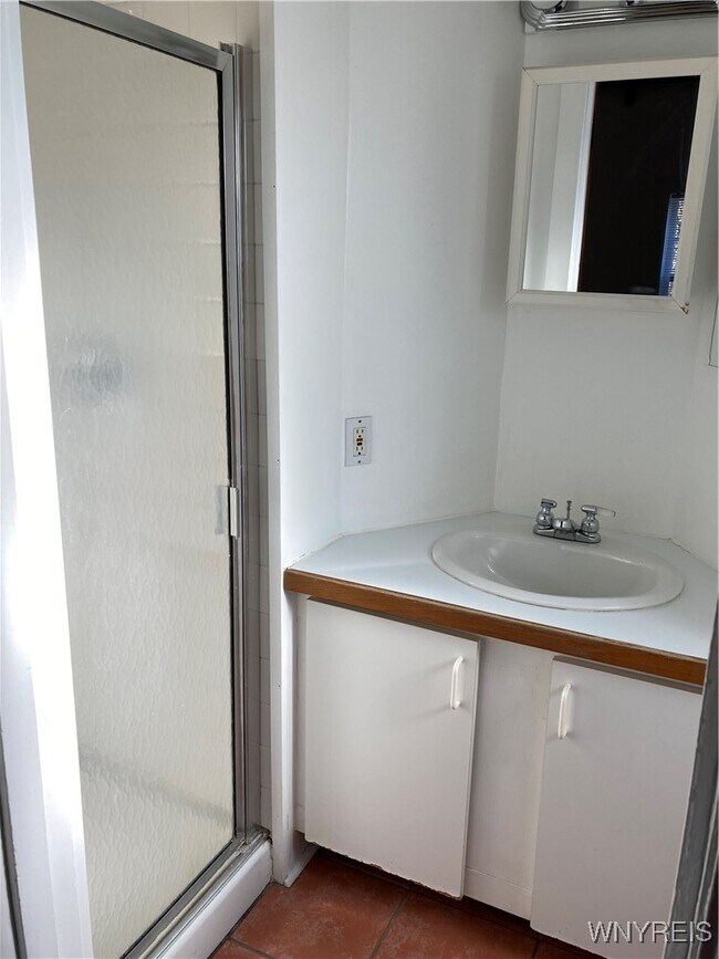 Building Photo - 451 Franklin St