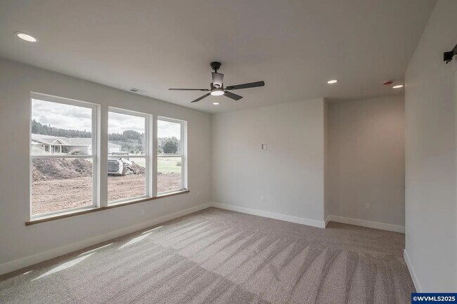 Building Photo - 4 Bedroom 2 Bath House