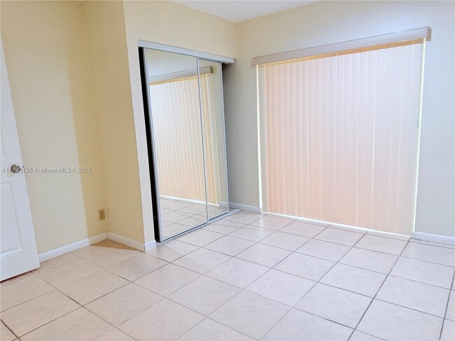 Building Photo - 10620 Sunset Strip
